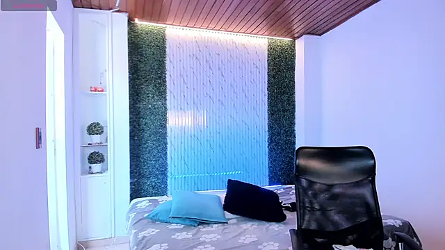 victoria mooree online show from March 9, 4:21 pm