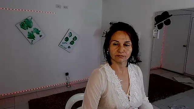 Snapshot of Latin_Lola chatting on October 20, 8:56 pm Latin Lola online show from October 20, 8:56 pm