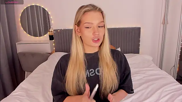 CassieRayss online show from March 10, 11:36 am