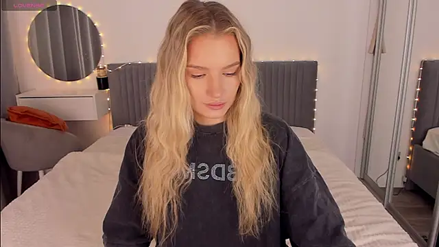 CassieRayss online show from April 6, 11:44 am