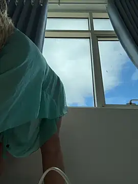 EmmaInLove23 online show from November 5, 2:39 am