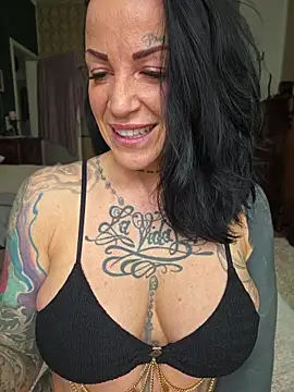 EmilyDiazofficial online show from June 7, 8:10 am