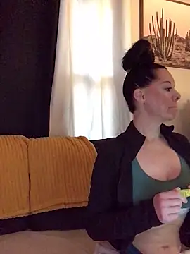 SidneyRaee online show from February 12, 5:03 pm