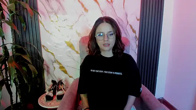 kassandra james online show from February 13, 1:57 pm