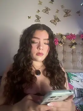 Jullieetta online show from May 28, 12:03 pm