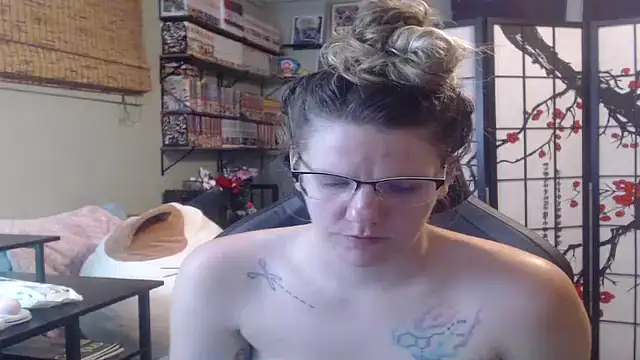 Sarahtineke online show from February 16, 4:01 am