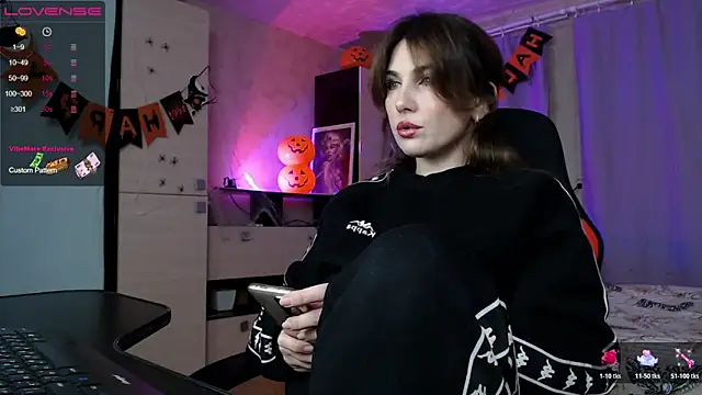 Daniela Cooperr online show from November 5, 5:07 pm