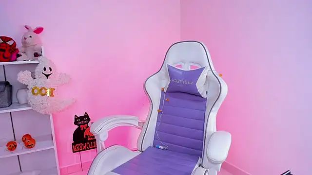 lili turner online show from October 15, 6:43 pm