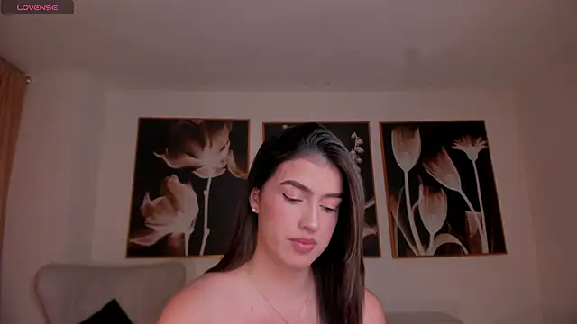 PaulinaSantos  online show from December 1, 8:33 pm