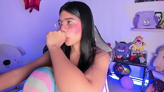 Snapshot of cutestephuwu chatting on October 18, 2:03 am cutestephuwu online show from October 18, 2:03 am