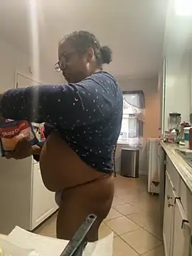 ebonyred online show from December 5, 2:40 pm