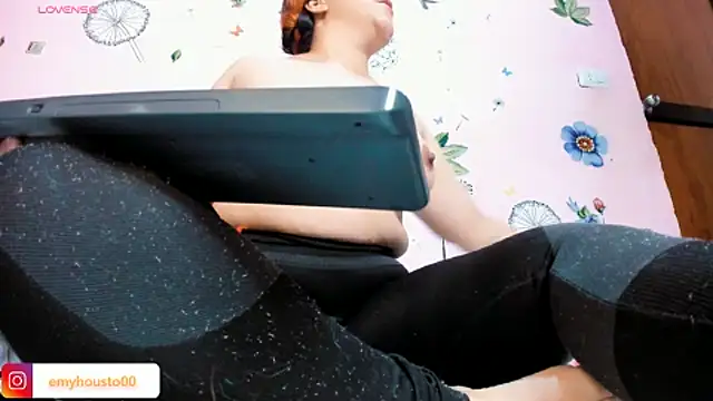 emyhouston00 online show from October 31, 4:03 am