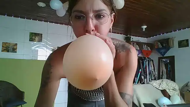 SweetyBabyDemon online show from March 10, 2:10 pm