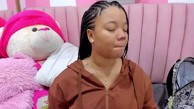 ISABELLA 020 online show from October 7, 12:20 pm