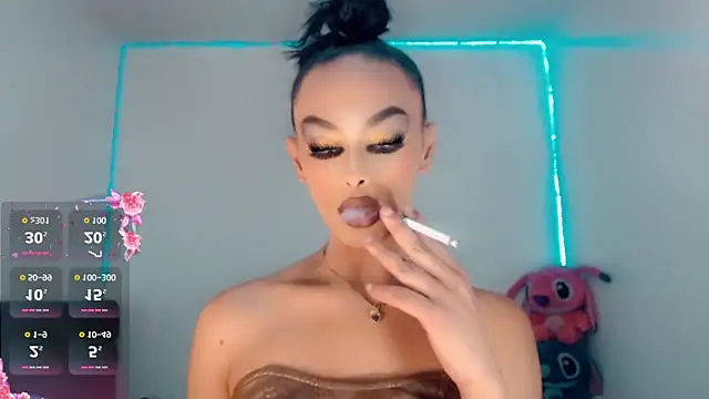 Snapshot of _Riannagarcia_ chatting on October 11, 3:44 am Riannagarcia online show from October 11, 3:44 am