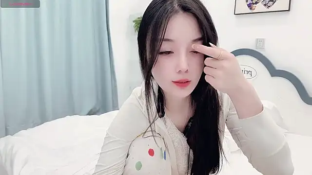 AKiKi711 online show from April 9, 6:19 am