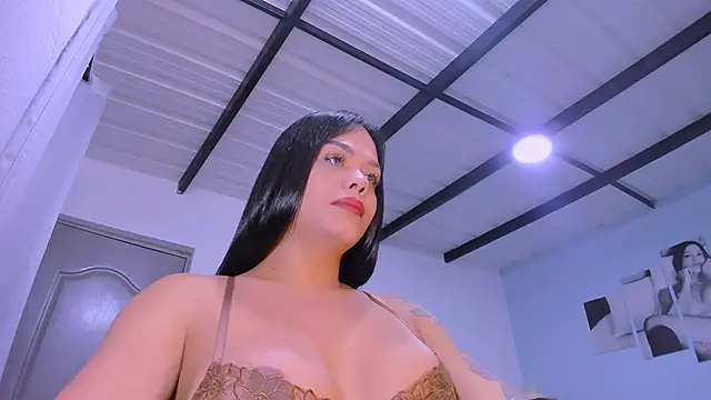 Snapshot of LatinVenuz chatting on October 26, 7:04 am LatinVenuz online show from October 26, 7:04 am