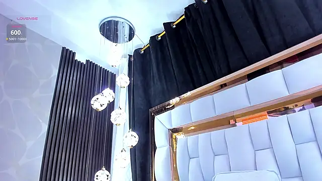 SarayRoyse online show from February 2, 7:35 pm