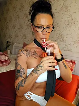 Misses-Cougar online show from December 1, 2:42 pm