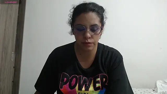 Snapshot of Anne_purple chatting on October 1, 4:23 pm Anne purple online show from October 1, 4:23 pm