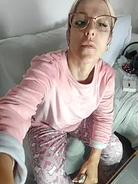 blondyruby online show from November 14, 8:25 am