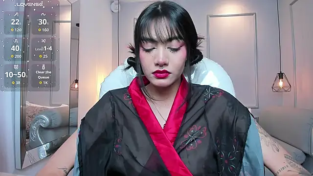 AzuraKindong online show from October 30, 8:10 pm