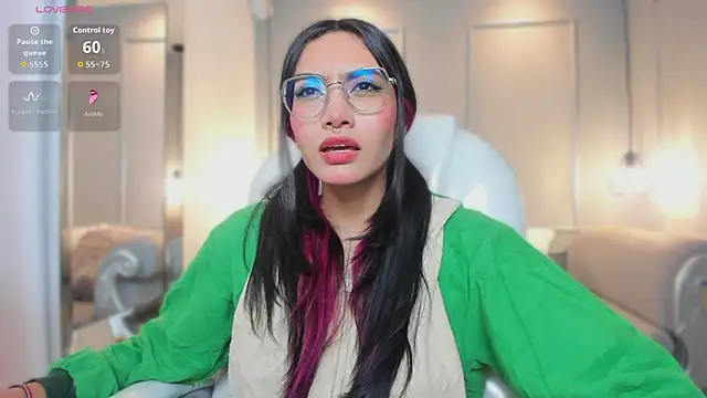 AzuraKindong online show from February 2, 7:35 pm