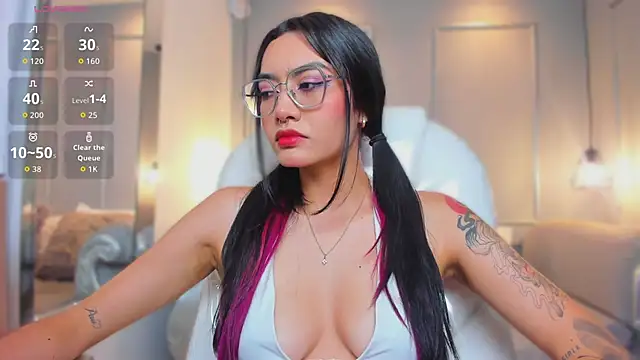 AzuraKindong online show from February 11, 7:26 pm