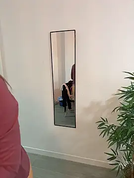 ChristinaSiemone online show from December 19, 9:23 am