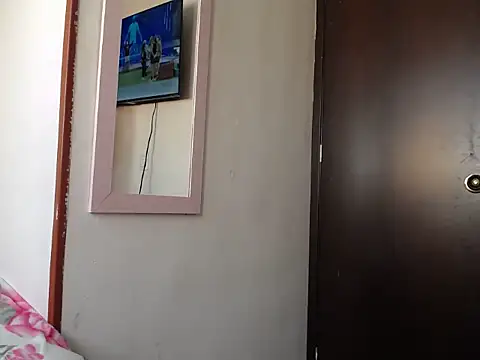 Laura martin  online show from November 4, 3:39 pm