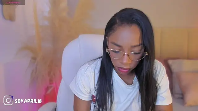 aprilebony  online show from April 4, 10:58 am