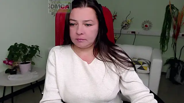 Snapshot of Lily_flower7 chatting on October 13, 5:32 am Lily flower7 online show from October 13, 5:32 am