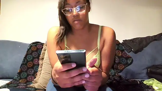Snapshot of Synfulsymone9 chatting on October 15, 9:28 pm Synfulsymone9 online show from October 15, 9:28 pm