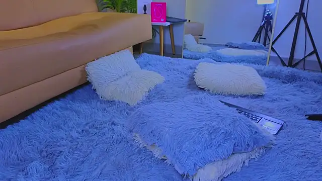 Isa  Blanc online show from September 17, 3:04 am