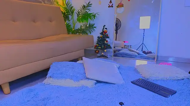 Isa  Blanc online show from December 23, 4:16 am