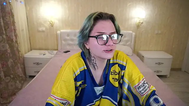 LunaaMayy online show from February 4, 11:46 am