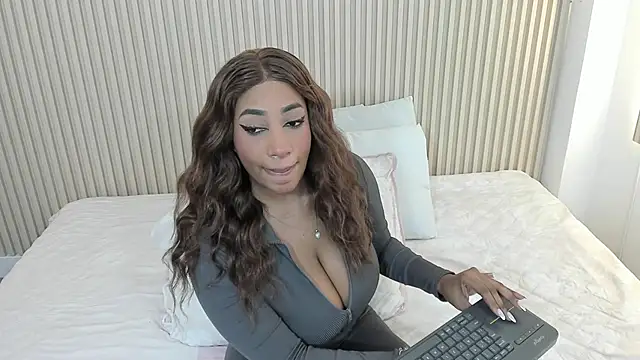 charlottebrowns  online show from April 16, 12:16 pm