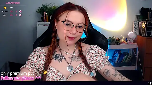 Snapshot of me__hanna chatting on October 5, 10:15 pm me hanna online show from October 5, 10:15 pm