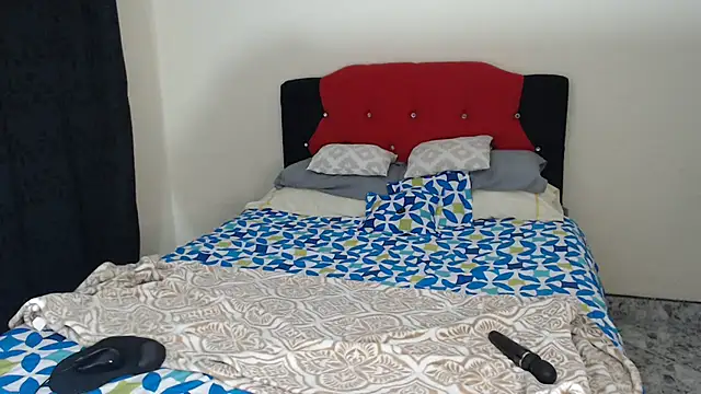 Snapshot of Crystal_milkmature chatting on October 15, 11:51 pm Crystal milkmature online show from October 15, 11:51 pm