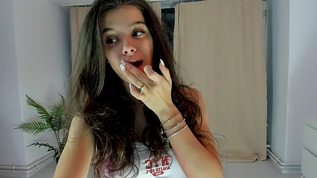 Snapshot of BabyAylin chatting on October 3, 4:17 am BabyAylin online show from October 3, 4:17 am