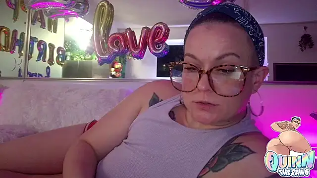 quinnmariexo online show from December 17, 5:55 am