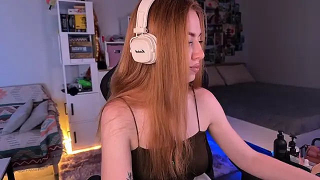 LinaWitch online show from October 26, 1:17 pm