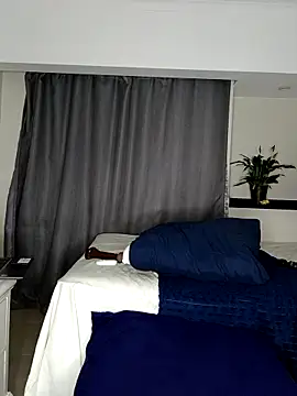 NiftyNora online show from February 17, 4:39 pm