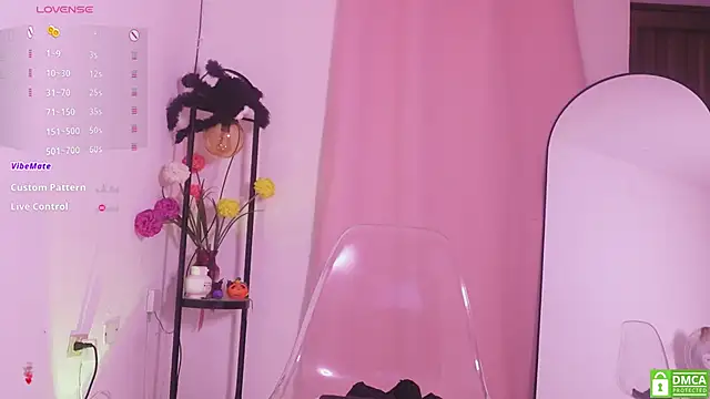 Snapshot of Miranditta chatting on October 16, 7:33 am Miranditta online show from October 16, 7:33 am