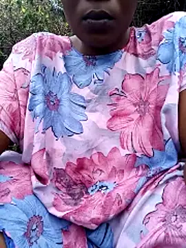 queen boobyy  online show from December 20, 7:45 am