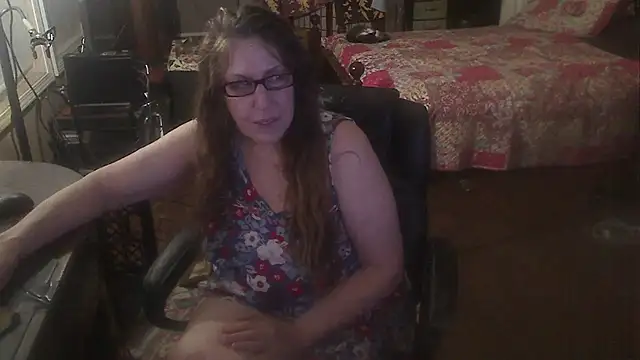 Snapshot of Ireallysquirt chatting on September 25, 1:48 am Ireallysquirt online show from September 25, 1:48 am