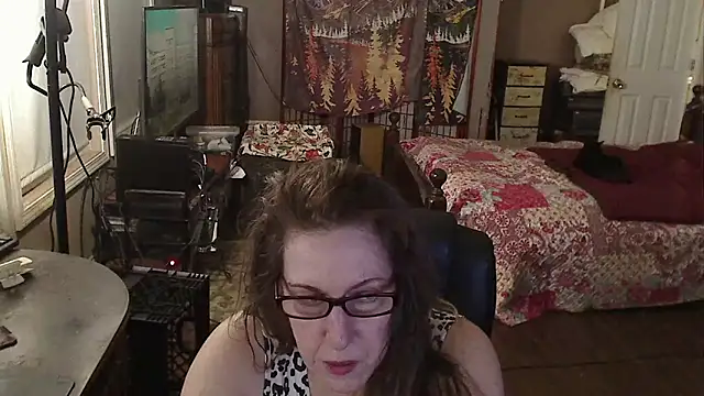 Snapshot of Ireallysquirt chatting on October 5, 3:33 am Ireallysquirt online show from October 5, 3:33 am