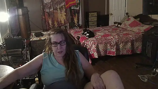 Snapshot of Ireallysquirt chatting on September 10, 3:50 am Ireallysquirt online show from September 10, 3:50 am
