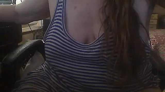 Snapshot of Ireallysquirt chatting on September 24, 12:20 am Ireallysquirt online show from September 24, 12:20 am