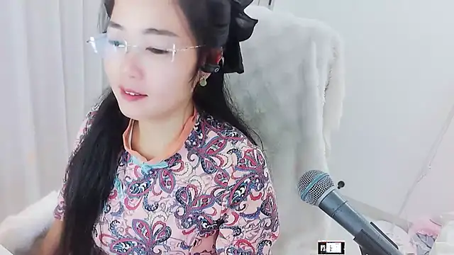 Snapshot of Floor_oo chatting on October 12, 2:30 pm Floor oo online show from October 12, 2:30 pm